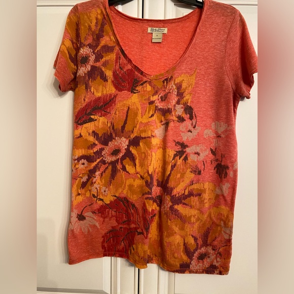 LUCKY BRAND SIZE SMALL SHORT SLEEVE T SHIRT IN PEACH COLOUR WITH V NECK - Picture 6 of 6